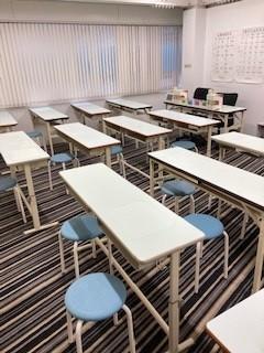 お教室は広くて集中できる環境です。