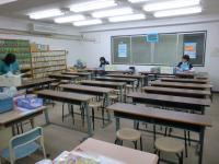 明るく整頓された室内です。