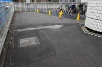 駐輪場です。<br />
砂利のところと黒いシートのところに置けます。