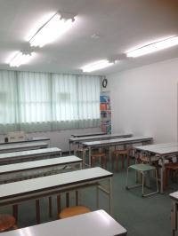教室の内観です。明るくきれいな教室です。