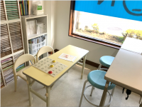 幼児さんは足のつく机・いすで楽しくお勉強♪