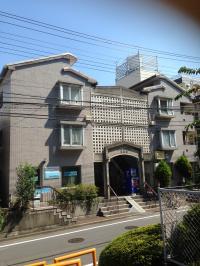 教室がある建物全体の外観です。