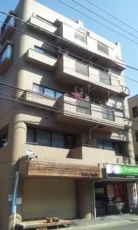 1階にクリーニング共和さんが入っているマンションの2階です。