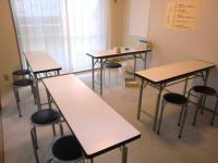 英語学習者はこちらの部屋で学習します。