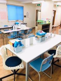 飛沫防止板の設置、換気、机・椅子の消毒等、感染症対策を徹底しております