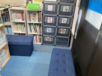 たくさんの本があり、退屈せずに、待ち時間も過ごせます。