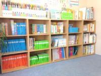 ３００冊以上の本を取り揃えております。(貸出も出来ます。)