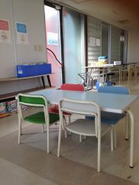 座ることのできるお子様には幼児席をご用意しています。