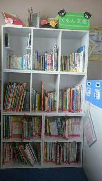 小さなお子さま向けの絵本・教具もございます。