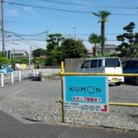 上四ツ谷バス停近くの交差点からはこちらの看板が目印です。