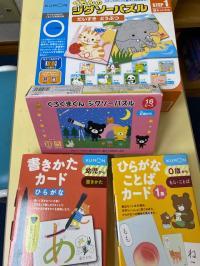 幼児さん用の机はもちろん、幼児さん向けに、教材以外の補助教具も用意しております。