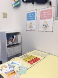 幼児さんも安心！足のつく椅子・机で、学びはじめを丁寧にサポートします♪