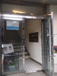 こちらの入り口から３Fへお上がり下さい。