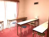 桜色の内装が印象的♪温かな雰囲気の、清潔感溢れる教室です。