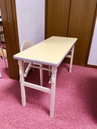 幼児さん用の机・椅子もご用意。身体の小さな幼児さんでも安心です。