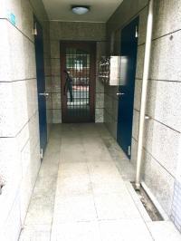 マンション入り口から入って階段を上って３階です♪お気軽に来室ください。