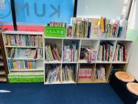 幼児さん向けの絵本多数。すいせん図書の貸し出しも行っております。