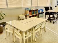 幼児さんの学習スペースです。最初は先生と一緒に学習を始めます。