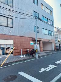 エネオスのほうに回ると入り口があります。