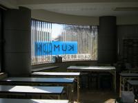 明るく落ち着いた雰囲気の室内です。