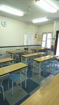 教室内はいつも整理されており、明るく集中できる環境です。