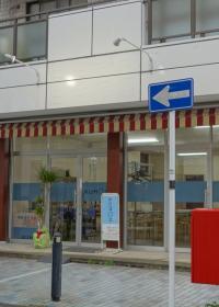 イオンにつながるシルクロード商店街の中にあります