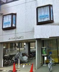 教室は2Fにございます。