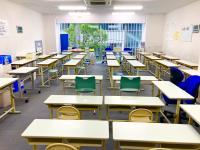 教室の内観です。明るく広い教室でお待ちしております。