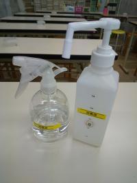 机・椅子の拭き掃除など感染対策もバッチリ行っています!