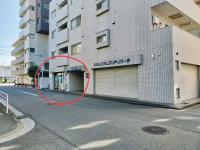 鶴見小学校を左手に進むと約10秒で見えます!
