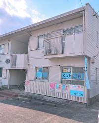 不動丸小学校の近くです。<br />
<br />
正門を出て右、<br />
T字路を左へ<br />
右に見えます。