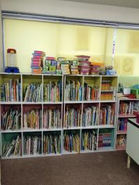 絵本や教具もたくさんご用意しております♪