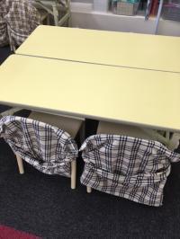 お子さまにぴったりの小さな机でBaby Kumonタイム♪