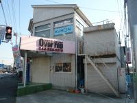 渡田小学校入口交差点すぐの２階です。右側の入口から入ります。