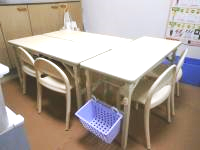 幼児専用スタッフが自立学習できるよう上手に導きます。