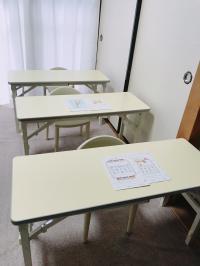 幼児さんは専用の席で、小学校入学までに自立学習を目指します。