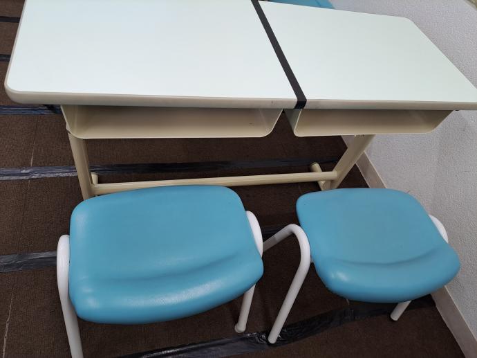 お子さまの年齢・身長にあわせて、３種類の机といすをご用意しています。