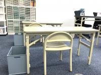 幼児さん向けの椅子と机をご用意しております。