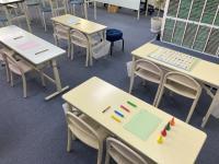 小さな幼児さんでもでも落ち着いて座れる背もたれ付の椅子