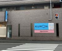 厚木街道の旭警察署と旭区役所の間にあります。<br />
大きな看板が目印です。