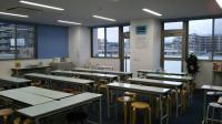 すぐそばで学習をサポートする席があります