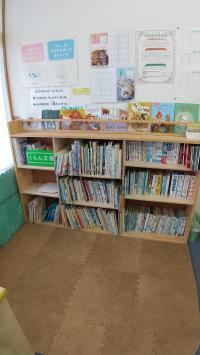 公文文庫の貸し出しもしており、読書スペースも有ります。