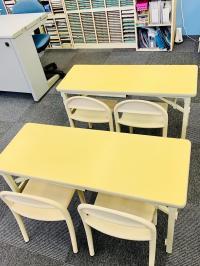 座ることのできるお子様には幼児席をご用意しています。<br />
