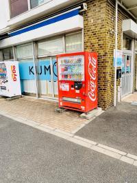 すぐ近くにはヨークマートもございます。教室は1階です。