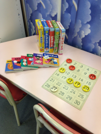 小さなお子さんの幼児席。数字盤・カード等も使って楽しく学習♪