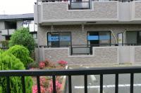 緑ヶ丘郵便局の裏のマンションの一室です