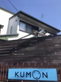 港南台第3小前の交差点の角、この看板が目印です