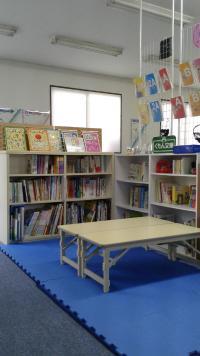 乳幼児席を設けています。絵本の貸し出しもしています。