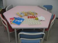 座ることのできるお子様には幼児席をご用意しています。