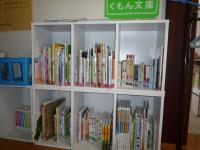教室の文庫です。読み聞かせはお子さまの創造力を豊かに育てます